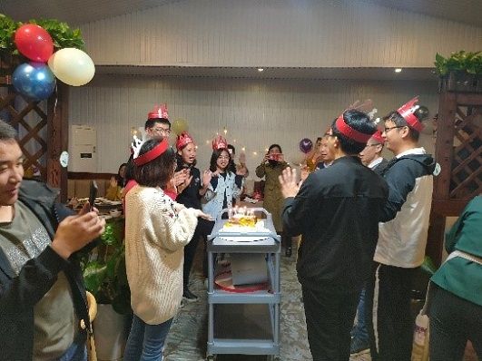 “與國同慶，逐夢朝陽” ——生物技術(shù)研究院員工生日會