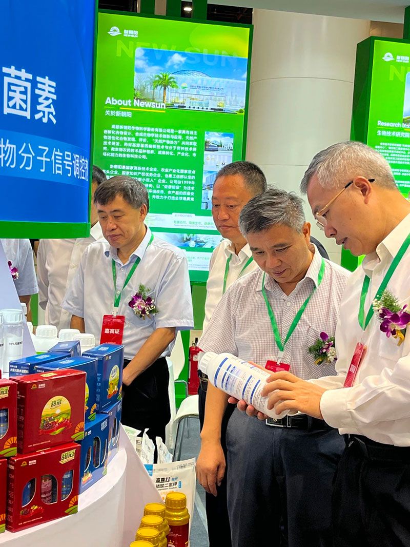 新朝陽(yáng)綠色生物科技亮相西部植?！半p交會(huì)”與第八屆綠色農(nóng)藥博覽會(huì)